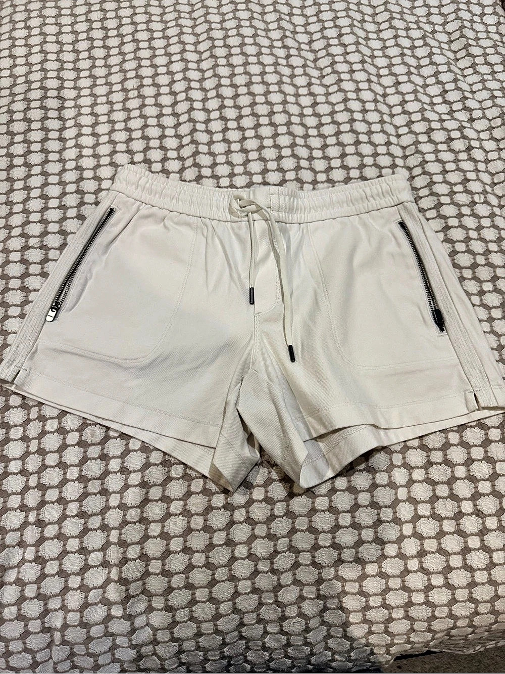 Athleta Women's Athletic Shorts in White Size4 Like New